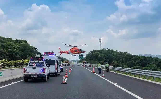 岳普湖高速公路汽车救援案例
