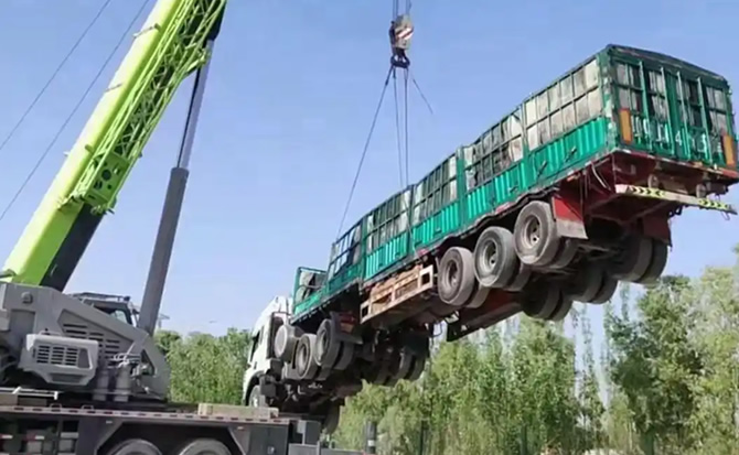 岳普湖道路脱困救援案例